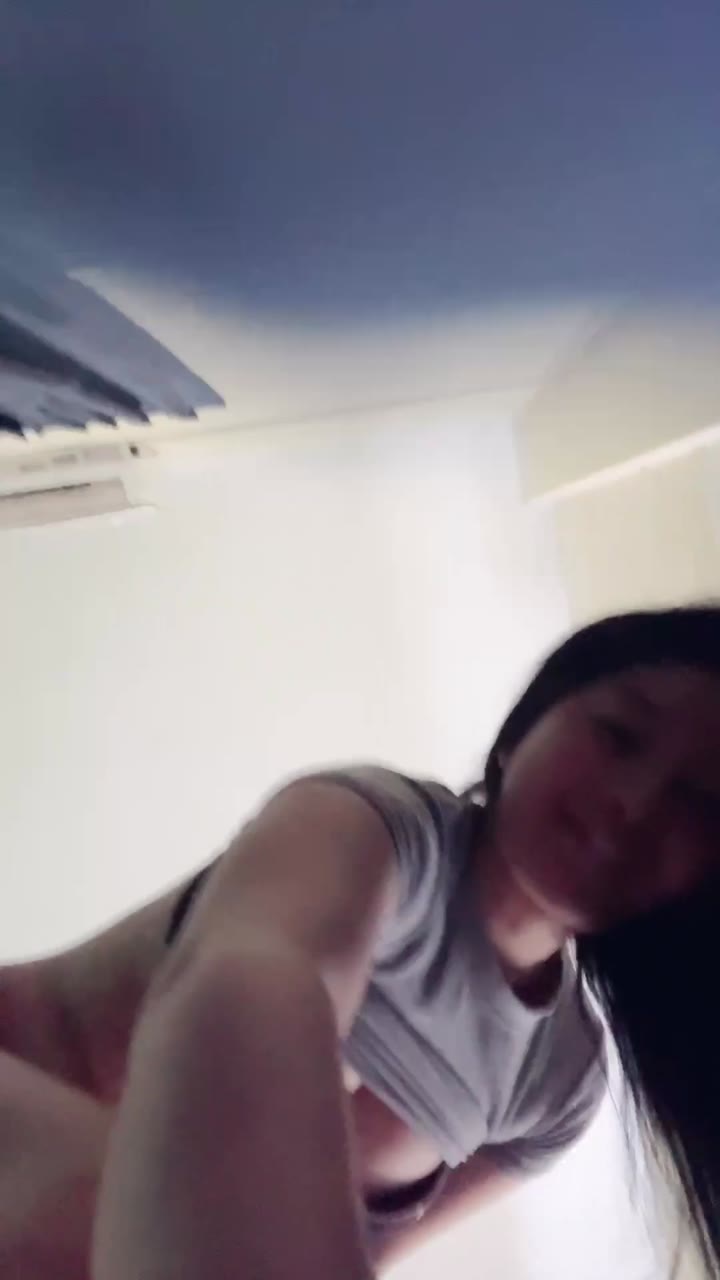 2025-10-01-233059 Mnnghi ID 1746875455768797186 Hot51