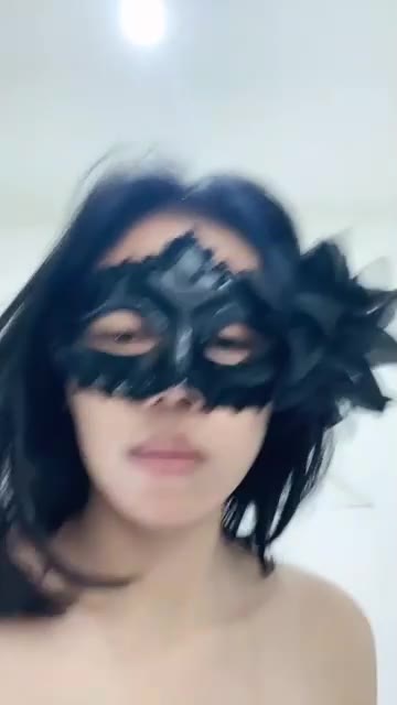 2025-10-21-072115 Shakira ID 1878646886093074433 Hot51